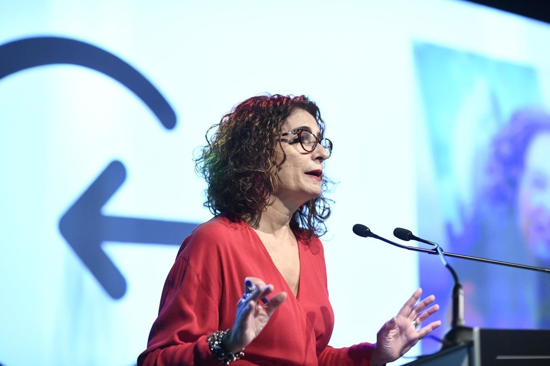 La ministra de Hacienda en funciones, María Jesús Montero durante su intervención en la clausura el `I ClosinGap Equality Summit´ en la sede de Vodafone en Madrid, a 17 de octubre de 2019.