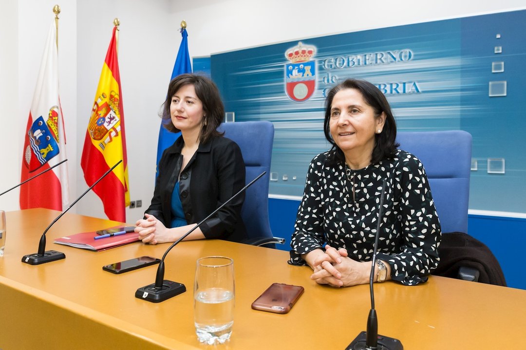 La Directora General De Salud Pública, Paloma Navas, Y La Jefa De Servicio De Enfermedades Infecciosas Del Hospital Universitario Marqués De Valdecilla, Carmen Fariñas