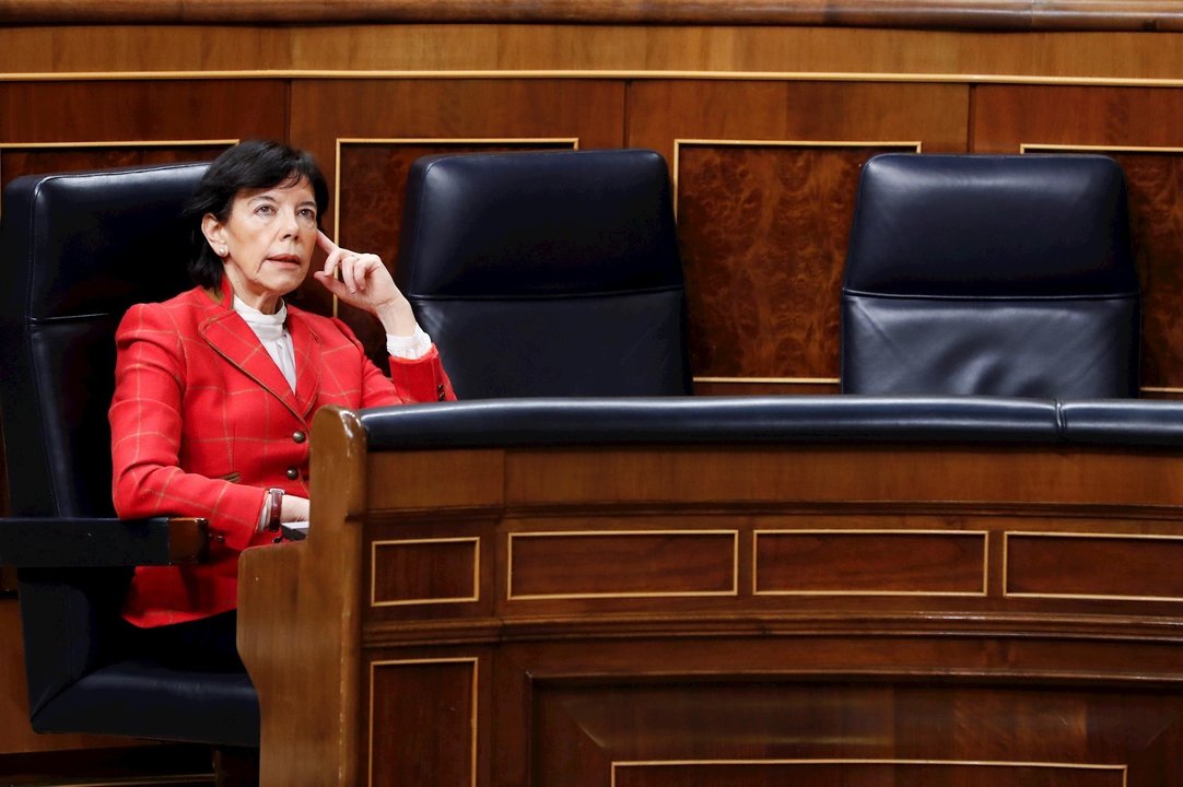 La ministra de Educación, Isabel Celaá, este pasado miércoles en el Pleno del Congreso.