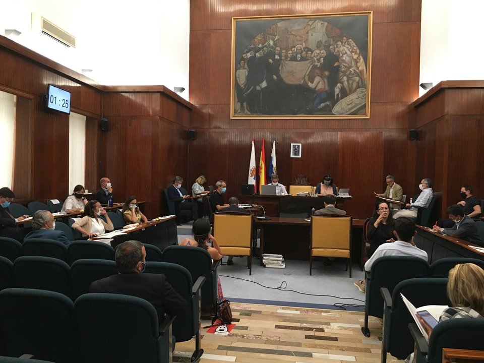 Archivo - Pleno del Ayuntamiento de Santander. Archivo