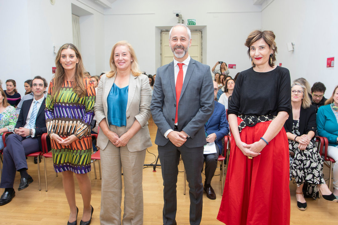 09:30 horas. Parlamento de Cantabria. Sala Polivalente 
El consejero de Educación, Formación Profesional y Universidades, Sergio Silva, presenta el informe sobre la situación educativa del pueblo gitano.