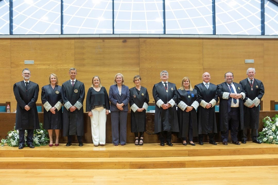 12:00 horas. Paraninfo de la Universidad de Cantabria 

La consejera de Presidencia, Justicia, Seguridad y Simplificación Administrativa, Isabel Urrutia, asiste a los actos conmemorativos de la festividad del Colegio de Abogados.