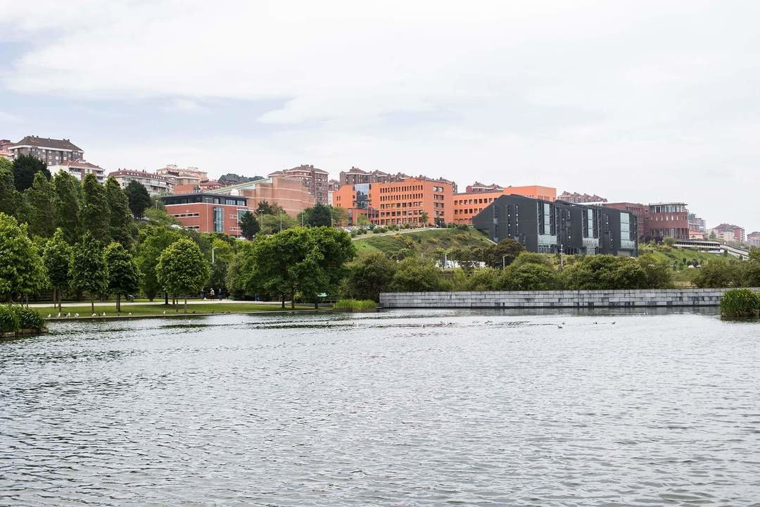 DAVID S. BUSTAMANTE 11/05/2018 SANTANDER/ CANTABRIA Campus universitario de la Universidad de Cantabria UC desde el parque de Las Llamas