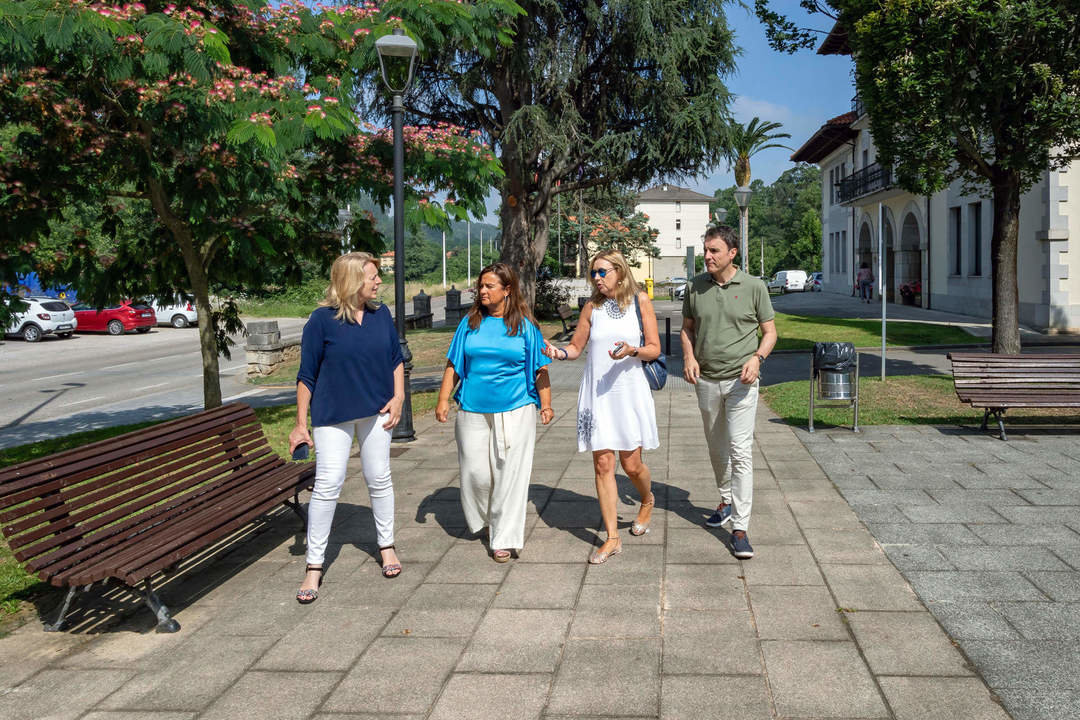 12:00 horas. Ayuntamiento de Entrambasaguas

La consejera de Inclusión Social, Juventud, Familias e Igualdad, Begoña Gómez del Río, realiza una visita institucional a Emtrabasaguas.