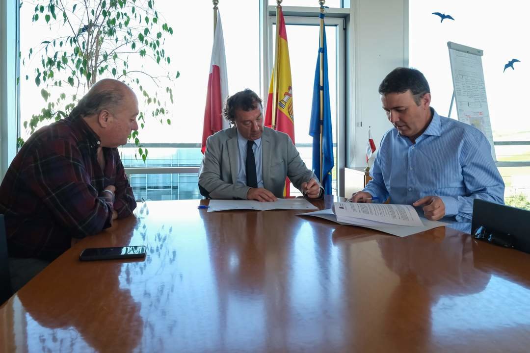 09:00 horas. Despacho del consejero. El consejero de Desarrollo Rural, Ganadería, Pesca y Alimentación, Pablo Palencia, firma un convenio con la Red Cántabra de Desarrollo Rural. 22 de julio de 2024 © Raúl Lucio