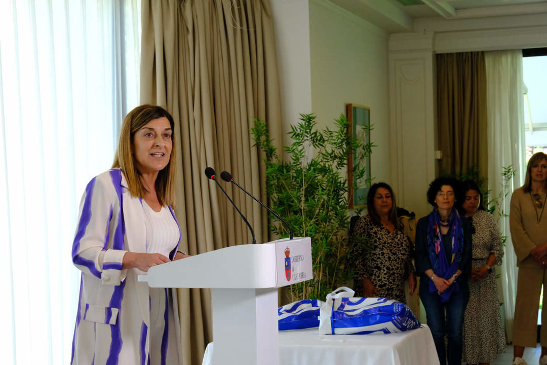 13:15 horas. Balneario de Puente Viesgo. La presidenta de Cantabria, María José Sáenz de Buruaga, asiste a los actos conmemorativos de la festividad de Santo Domingo de la Calzada. Previamente, a las 11:45 horas, participa en el homenaje frente al Monumento de El Soto. 10 de mayo de 2024 © Raúl Lucio