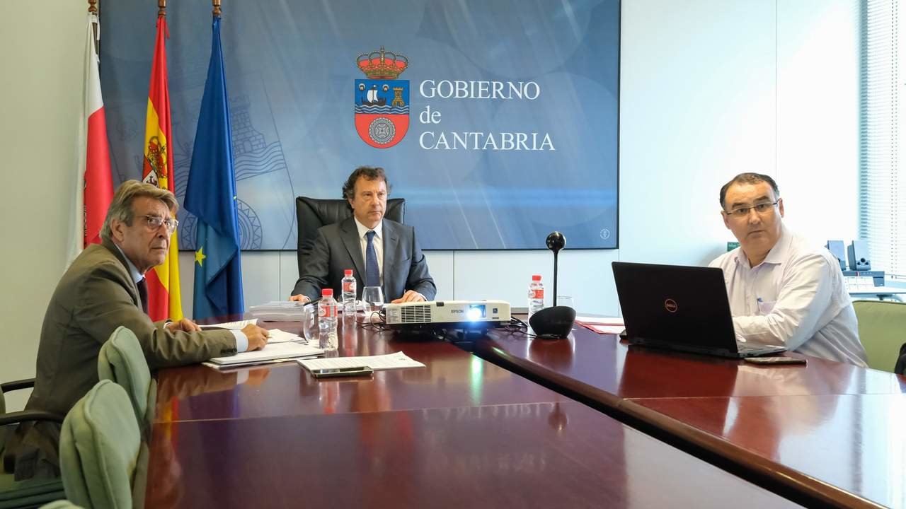 9:00 horas. Despacho del consejero (de Desarrollo Rural). Los consejeros de Desarrollo Rural, Ganadería, Pesca y Alimentación, Pablo Palencia, y de Fomento, Ordenación del Territorio y Medio Ambiente, Roberto Media, participan, de forma telemática, en la Conferencia Sectorial de Medio Ambiente. 24 de julio de 2024 © Raúl Lucio