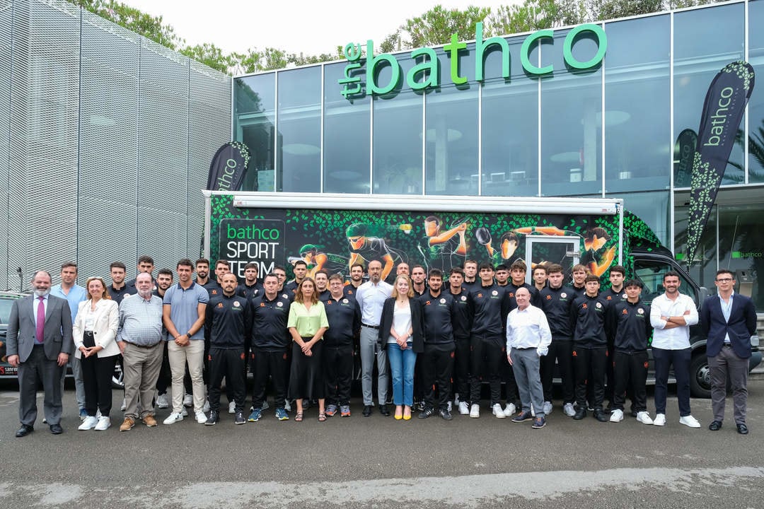 12:00 horas. Oficinas centrales de Bathco en Santander. Bajada del Caleruco, 21A. La consejera de Cultura, Turismo y Deporte, Eva Guillermina Fernández, asiste a la presentación del proyecto del Bathco Balonmano Torrelavega para la temporada ASOBAL 2024-2025. 1 de agosto de 2024 © Raúl Lucio