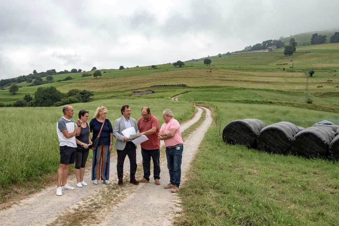 12:00 horas. Ayuntamiento de Vega de Villafufre  

El consejero de Desarrollo Rural, Ganadería, Pesca y Alimentación, Pablo Palencia, realiza una visita institucional al municipio.