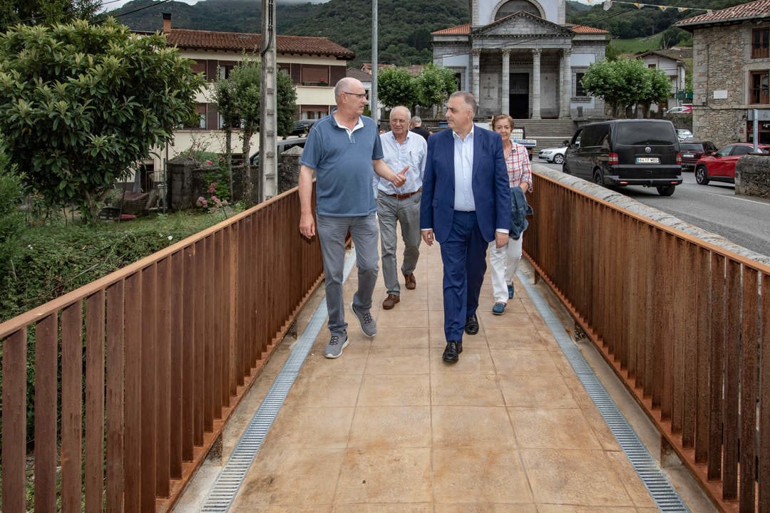 12:00 horas. Ayuntamiento de Arredondo  

El consejero de Fomento, Ordenación de Territorio y Medio Ambiente, Roberto Media, visita la pasarela peatonal de la carretera que una La Cavada con Ramales de la Victoria.