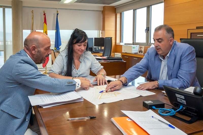 09:00 horas. Ayuntamiento de Laredo.

El consejero de Fomento, Ordenación del Territorio y Medio Ambiente, Roberto Media, se reúne con el alcalde de Laredo, Miguel González.