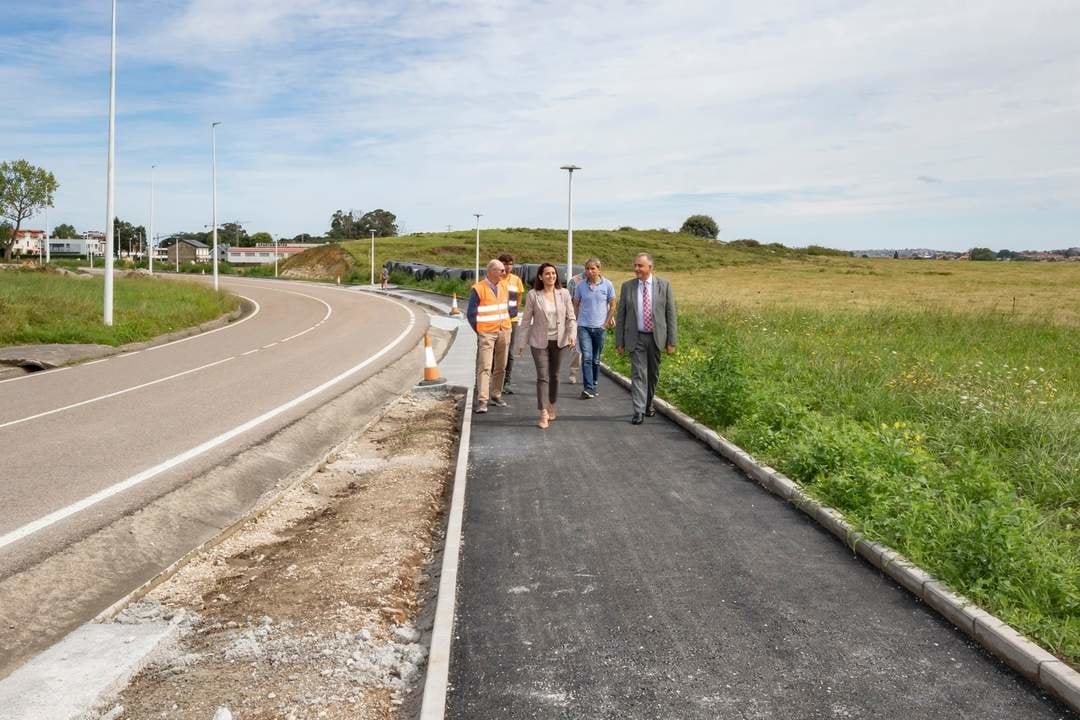 12:00 horas. Ayuntamiento de Santa Cruz de Bezana

El consejero de Fomento, Ordenación del Territorio y Medio Ambiente, Roberto Media, inaugura varias actuaciones en el municipio.