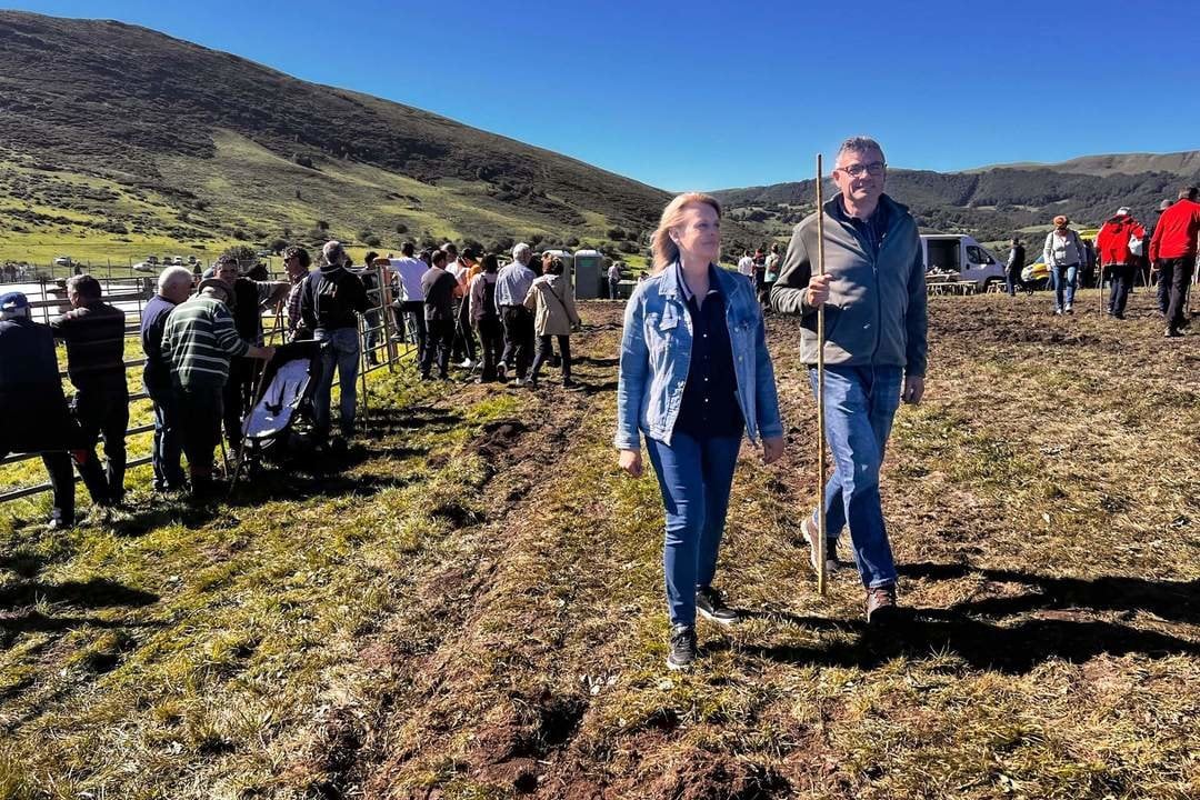 12:00 horas. San Miguel de Aguayo
a consejera de Desarrollo Rural, Ganadería, Pesca y Alimentación, María Jesús
Susinos, asiste a la feria anual de Ganado 'La Tejera 15 SEPTIEMBRE 2024 © Oficina de comunicacion