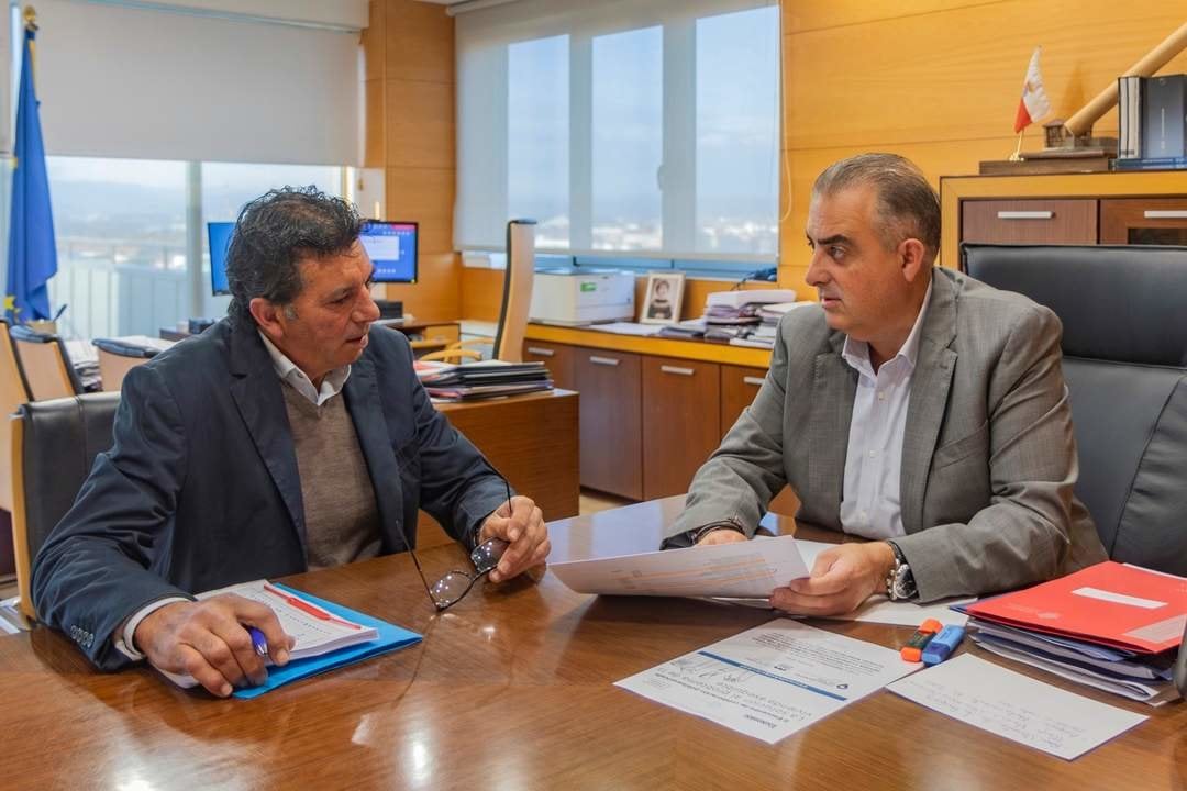 09:00 horas. Despacho del consejero

El consejero de Fomento, Vivienda, Ordenación del Territorio y Medio Ambiente, Roberto Media, recibe al alcalde de Bareyo.