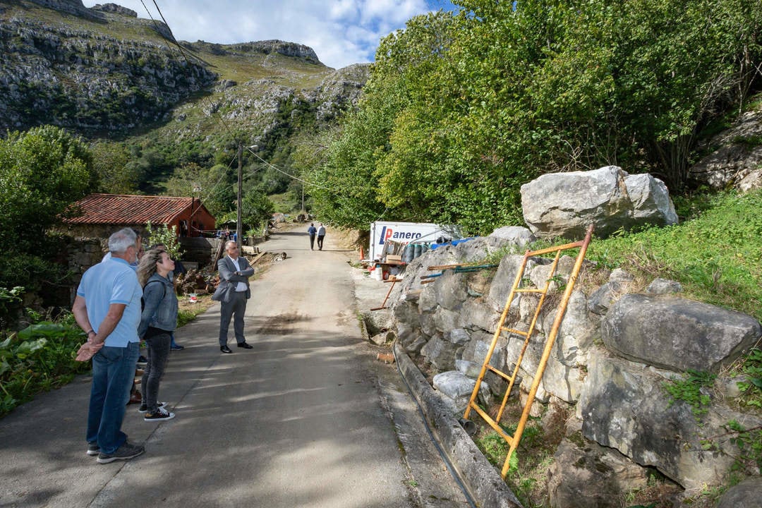 11:30 horas. Mortesante, Miera

El consejero de Fomento, Vivienda, Ordenación del Territorio y Medio Ambiente, Roberto Media, realiza una visita a obras ya finalizadas.