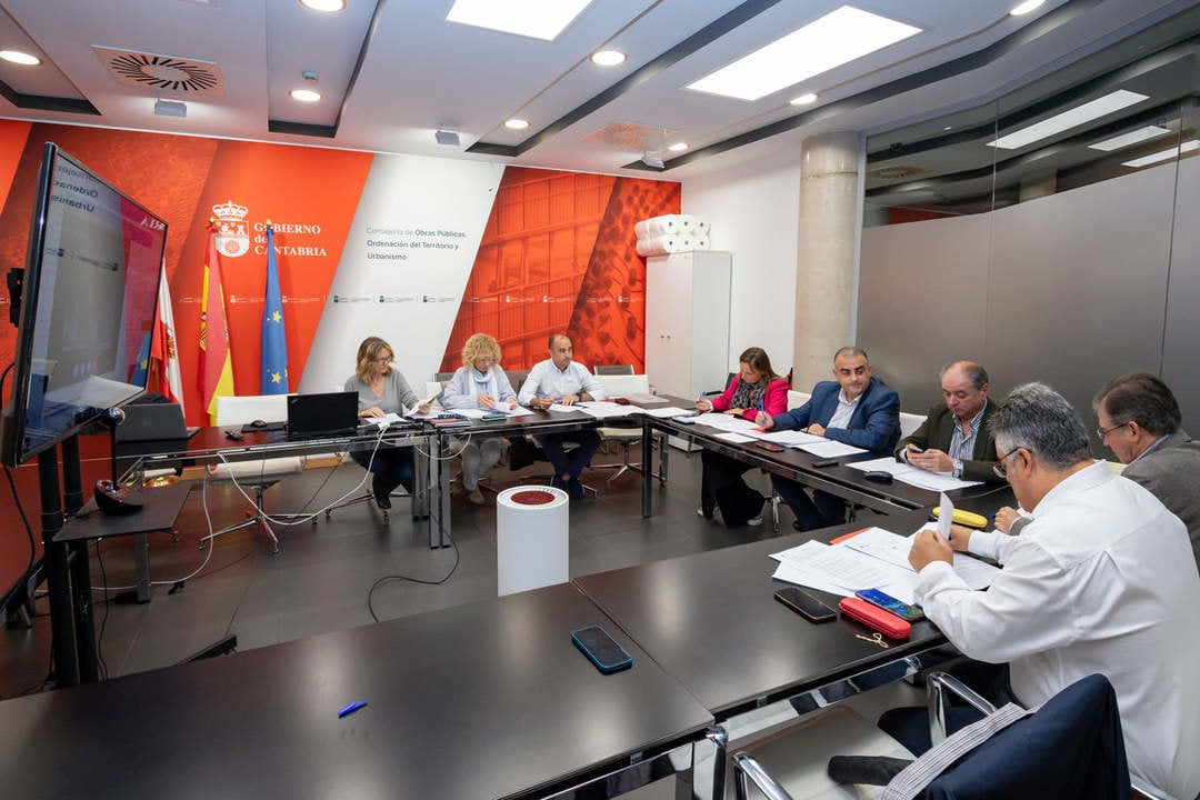 08:30 horas. Consejería de Fomento, Vivienda, Ordenación del Territorio y Medio Ambiente

El consejero de Fomento, Vivienda, Ordenación del Territorio y Medio Ambiente, Roberto Media, preside el Comité Ejecutivo del Fondo de Derribos.