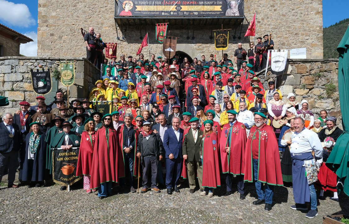 11:00 horas. Centro de Estudios Lebaniegos. Potes. La presidenta de Cantabria, María José Sáenz de Buruaga, asiste al X Capítulo de la Cofradía del Aguardiente de Orujo y del Vino de Liébana en el que será nombrada Cofrade de Honor. 28 de septiembre de 2024 © Raúl Lucio