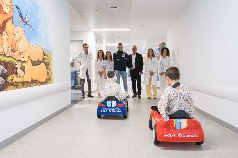 10:00 horas. Servicio de Pediatría, Hospital Universitario Marqués de Valdecilla. El consejero de Salud, César Pascual, asiste a la entrega de una donación de vehículos eléctricos para el Servicio de Pediatría. 1 de octubre de 2024 © Raúl Lucio