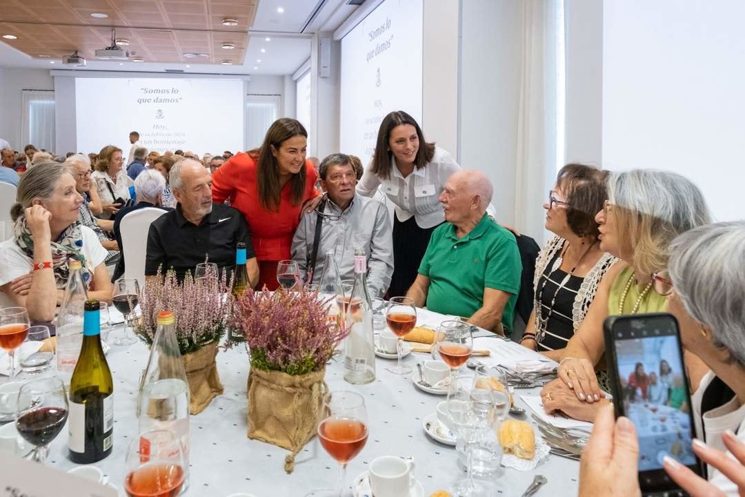 14:00 horas. Hotel Milagros Golf. La consejera de Inclusión Social, Juventud, Familias e Igualdad, Begoña Gómez del Río, asiste al acto conmemorativo del Día Internacional de los Mayores organizado por el Ayuntamiento de Santa Cruz de Bezana. 1 de octubre de 2024 © Raúl Lucio